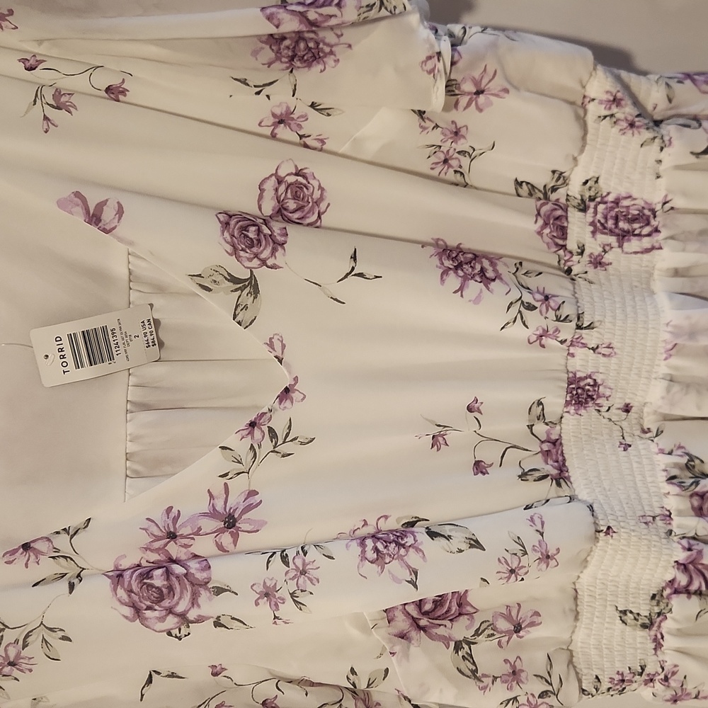 NWT Torrid Ivory Floral Short Sleeve V-neck Skater Dress - Picture 3 of 4